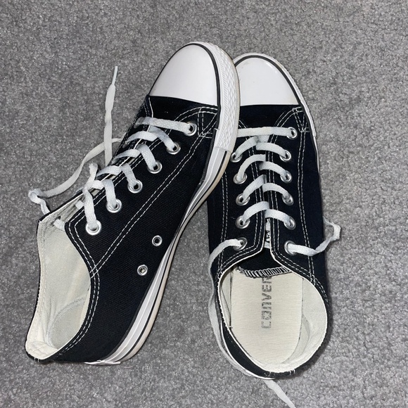 Shoes - black low top converse